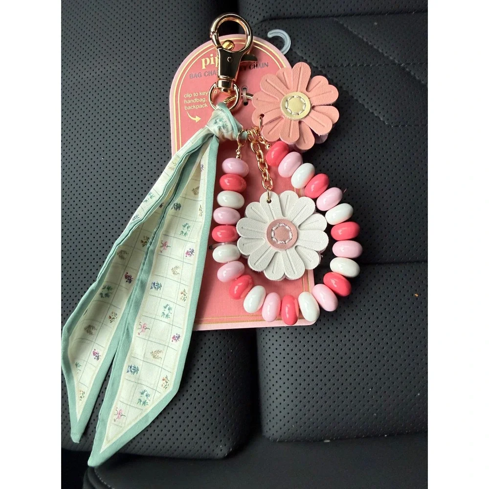 Pippa Bag Charm Keychain Daisy Flower Pink White‎ Beaded Scarf Ribbon Gold Tone